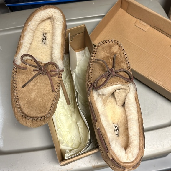 UGG Slip ons - Picture 2 of 9